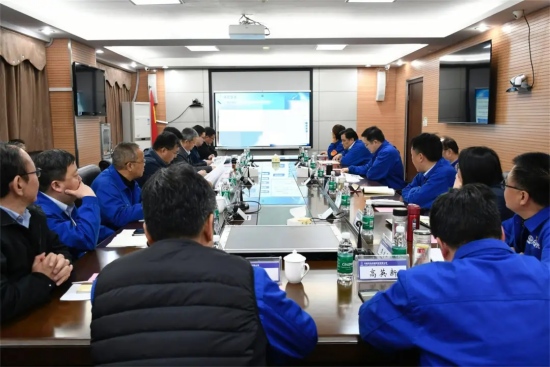 中国乐凯总经理李东莅临乐凯华光检查指导工作